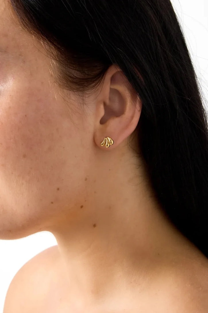 Meja Studs